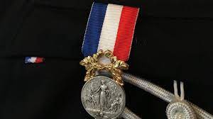 Ces vingt et une personnes ont été récompensées pour leur bravoure en sauvant des vies ou pour avoir réussi des missions relevant de la sécurité intérieure. Sept Policiers Belfortains Recompenses De La Medaille D Honneur Pour Avoir Sauve Des Vies
