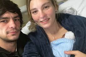 Recem Nascido Que Nasceu De 21 Semanas E Deixado Para Morrer Por Parteiras Em Hospital Da Inglaterra Revista Crescer Gravidez