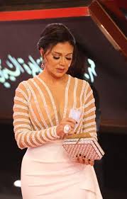 تصدرت الممثلة المصرية، رانيا يوسف، قائمة الموضوعات الأكثر تداولا على موقع التواصل الاجتماعي تويتر في مصر، بسبب الفستان الذي أطلت به في حفل ختام مهرجان القاهرة السينمائي الدولي الـ 40، أمس الخميس. ØµÙˆØ± ÙØ³ØªØ§Ù† Ù…Ø«ÙŠØ± Ù„Ù€ Ø±Ø§Ù†ÙŠØ§ ÙŠÙˆØ³Ù ÙÙŠ Ø®ØªØ§Ù… Ù…Ù‡Ø±Ø¬Ø§Ù† Ø§Ù„Ù‚Ø§Ù‡Ø±Ø© Ø§Ù„Ø³ÙŠÙ†Ù…Ø§Ø¦ÙŠ Ø§Ù„ÙˆÙØ¯