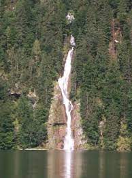 Wie kommt man zum natürlichen pool am königssee? Wasserfall Am Konigssee Bild Von Schonau Am Konigssee Oberbayern Tripadvisor