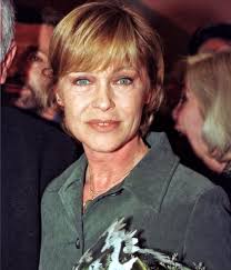 Hoy felicitamos 🎉 a la inolvidable Marisol, hoy cumple 🎂 77 años la gran  Pepa Flores... Felicidades 🎊 guapísima!!