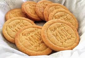 Einer bekannten, die in ihrer goldschmiede eine ausstellung eröffnet hat, habe ich dann auch noch ein paar kekse mitgebracht. Facebook