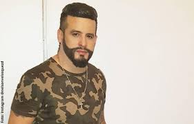 Maybe you would like to learn more about one of these? Nelson Velasquez Respondio A Criticas Por Su Cabello Candela
