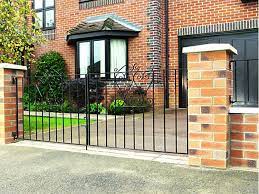 Choose from a range of affordable modern & traditional metal gate designs in a size to suit your home. Garden Gates Metal Railings Driveway Gates Wickes