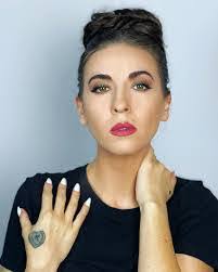 Raylene Roberts's Instagram, Twitter & Facebook