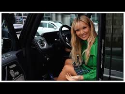 Shirin david hatte bei den proben für wer stiehlt shirin david die show? einen sturz und ging zunächst davon aus, dass sie sich den fuß verstaucht hatte. Shirin David Das Sagt Sie Zu Hochzeit Kindern Verlobung Mit Manager Taban