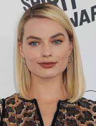 Margot robbie tattoos friends like cara delevingne for fun. Margot Robbie Biografie Filme Wolf Der Wall Street Fakten