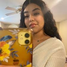 Jasmine Toledo's Instagram, Twitter & Facebook