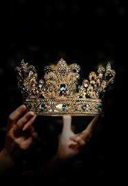 Black And White Crown Aesthetic Golden Zsazsa Bellagio Like No Other Crown Aesthetic Black And White Love Photography