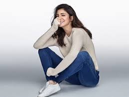 After completing her education from bangalore, she relocated to mumbai. Anushka Sharma Explains Her Long Absence From Screen It S Important As A Creative Person To Take Time Off Entertainment News Firstpost