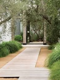 Going from a mismatched theme to more modern look, using the same paver stones and creating straight lines throughout beds. 14 Modern Walkways And Paths That Are Creative And Functional