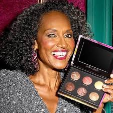 LAURA GELLER Cheek to Chic Tropical Glow Baked Face Palette