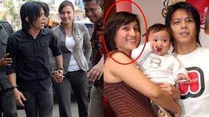 Pada 30 januari 2005, ariel noah pernah menikah dengan sarah amalia yang berakhir dengan perceraian. 12 Tahun Cerai Ariel Noah Blak Blakan Soal Hubungannya Dengan Sarah Amalia Sang Mantan Istri Tribunnewsmaker Com