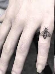 All things emilia clarke, mostly photos. Emilia Clarke Things Twitter àªªàª° Thread Of Emilia Clarke Tattoos And Its Meaning Bee Because Of Her Role In Me Before You As Louisa Clarke Whose Favorite Is