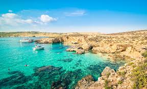 Μαλτέζα f (maltéza, female maltese). Foititrips Malta Enas Mikrokosmos Ths Mesogeioy