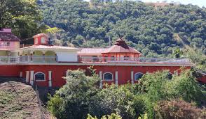 Pa los que no saben quien es guzmán loera con gusto les voy hablar apoyado por el mayo por nacho y juanito y amigos que andan por ay el forma parte del cartel mas fuerte que existe es de puro culiacan trae la camisa bien puesta orgulloso lo dice yo soy el chapo guzmán. Iew Shows Part Of The House Of Consuelo Loera The Mother Of The Drug Lord Joaquin El Chapo Guzman At The Village Of La Tuna Where Guzman Was Born In The Municipality