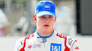 Mick schumacher is a german professional racing driver who started his career in karting in 2008 and then gradually progressed to the german adac formula 4 by 2015. Formel 1 Mick Schumacher Formel 1 Einstand Mit Problemen Augsburger Allgemeine