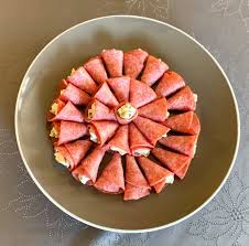 Recette De Cones Au Salami Fromage Et Cornichons Cuisine Blog Recette Recette Amuse Bouche Amuse Bouche Aperitif Recette