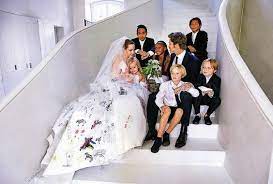 Brad pitt angelina jolie hochzeitskleid. The 10 Most Memorable Celebrity Weddings Of All Time New Best Fashion Hochzeitsfeier Ideen Brad Pitt Angelina Jolie Hochzeit