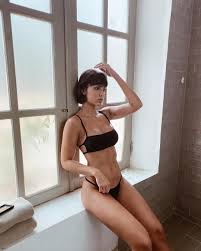Michelle Calvo - Free pics, galleries & more at Babepedia