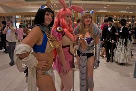 File:Queen's Blade cosplay at Dragon Con 2011.jpg - Wikimedia Commons
