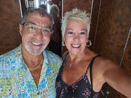 Another beautiful day in paradise. On our way to dinner. 💗🌴🥂