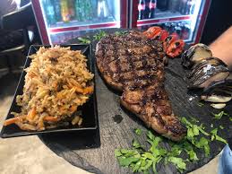 אביקו בשרים על האש