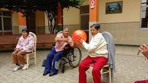 Incrementar la participación de los adultos mayores en actividades sociales a través de actividades físicas. 8 Ideas De Geriatria Actividades Para Adultos Educacion Adultos Estimulacion Cognitiva Para Adultos