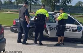 Jun 23, 2021 · francis ngannou vs. Ufc Heavyweight Derrick Lewis Knocks Out Man He Found Trying To Break Into His Car Aktuelle Boulevard Nachrichten Und Fotogalerien Zu Stars Sternchen