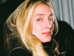 The Tragic Downfall Of Fashion Icon Carolyn Bessette-Kennedy