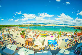 Jul 28, 2021 · der vielleicht bedeutendste strand der gegend ist zrce. Partystrand Zrce Kroatien Reisefuhrer Kroati De