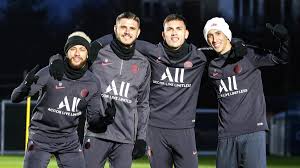 Huelo a champions', dice ronaldinho con llegada de lionel messi el astro brasileño le deseó suerte este martes al argentino messi a su arribo a la capital de parís. Com Neymar Elenco Do Psg Se Reapresenta E Faz Primeiro Treino De 2020 Futebol Frances Ge