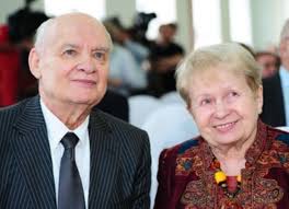 Композитор, народная артистка ссср александра николаевна пахмутова родилась 9 ноября 1929 года в поселке бекетовка под сталинградом (ныне волгоград). Aleksandra Pahmutova Biografiya Lichnaya Zhizn Semya Deti Nacion Ru
