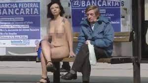 Mujeres se desnudan frente al congreso para promover la tolerancia en  Argentina (VIDEO)