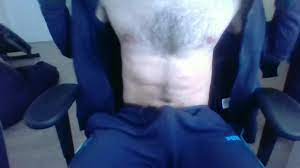 Chico caliente masturbándose por primera vez en video y se corre DURO ver  en linea