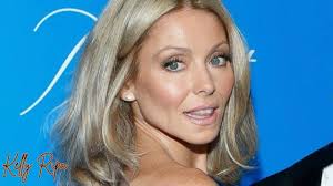 Kelly Ripa Shows Off Her Perfect Figure In This Photo