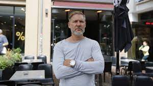 In fact, you can even book your airport transfer in advance for greater peace of mind. Tresor Geknackt Einnahmen Weg Einbrecher Rauben Szene Lokal Aus Frankfurt Bild De