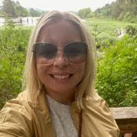 Clarissa Barrett's Instagram, Twitter & Facebook