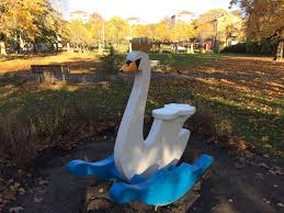 Prinsessan estelles sagostig ligger vid. Prinsessan Estelles Svan Ater Pa Plats Linkopings Kommun