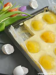 Kuchen mit abgetropften aprikosenhälften belegen. Spiegelei Kuchen Mit Pudding Und Aprikosen Wunschkindwege