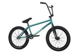 The mongoose 20 is a stylish heavy duty freestyle bike that offers all the things that every beginner rider needs to start riding and pop off the curbs. Best Bmx Bikes 2021 Freestyle And Bmx Race Bikes
