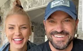 25, the actress officially filed for divorce from her estranged husband brian austin green, a year after their november 2019 separation and more than nine years after they wed in june 2010. Brian Austin Green Shares A New Girlfriend Photo With 3 Kids