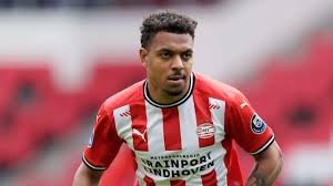 Мален дониелл (donyell malen) футбол нападающий нидерланды 19.01.1999. Liverpool And Borussia Dortmund Battle For Donyell Malen