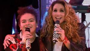 La modelo lucero sánchez señaló que, tras la difusión de los videos íntimos, ha sido acosada, ya que algunos sujetos le han mandado mensajes a su movil. Hija De Lucero Habla De La Supuesta Rivalidad Con Otras Jovenes Artistas Como Mia Rubin Y Angela Aguilar Tras Vencerlas En La Categoria Debut En Los Fans Choice Awards 2021 Que Noticias