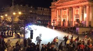 Voor het eerst moest de adel hen een plaats in het stadsbestuur en in de lakengilde gunnen. Kritiek Op Politie Na Zware Rellen In Brussel Ik Belde De Brussel Het Belang Van Limburg Mobile