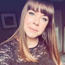 Eloise Williamson's Instagram, Twitter & Facebook