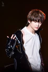 He is famous for his irresistible cuteness, & unique behavior. 180114 Taehyung Kim Taehyung Taehyung Hot Taehyung