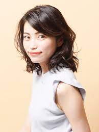 40代のための ミディアム パーマ 特集 エレガントな女性を演出するヘアスタイル folk ミディアム パーマ パーマ ミディアムヘア