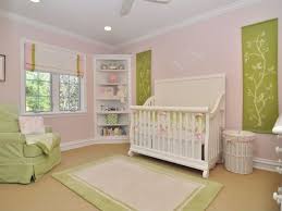 Wer eine mehr freundliche und natürliche atmophäre in seine wohnung bringen möchte, dann empfehlen wir eine fantastische wandgestaltung in grün ! Feminin Et Printanier Traditional Kids Bedroom Country Bedroom Floor Design