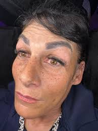 A client/model, after seeing the result of her lash extensions, feels they  are too long and exaggerated 💔has asked me to trim them. I used JD curl  with size 10 for the